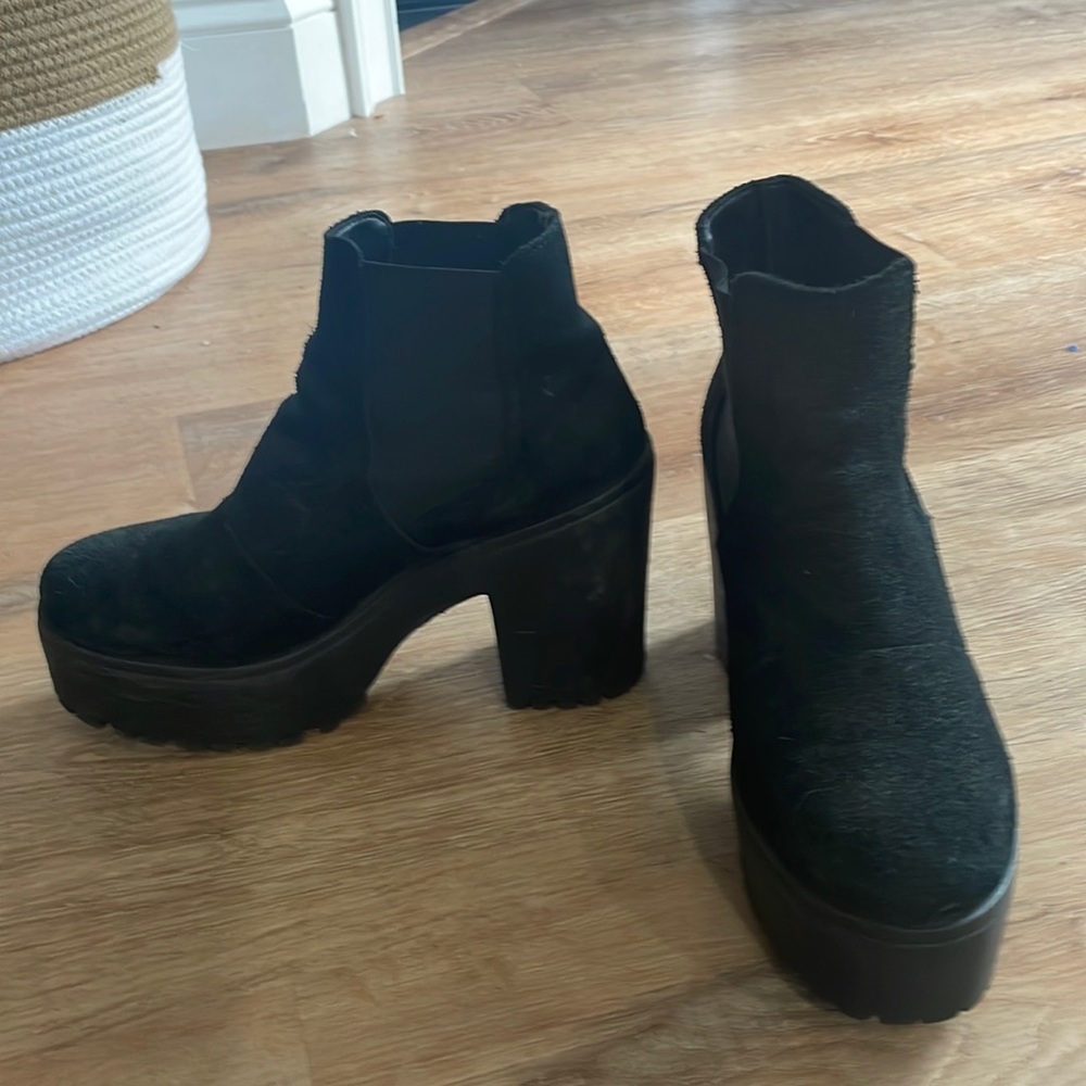 Black STEVE MADDEN Suede, bulky heel boots, platform boot, Jada, size 8